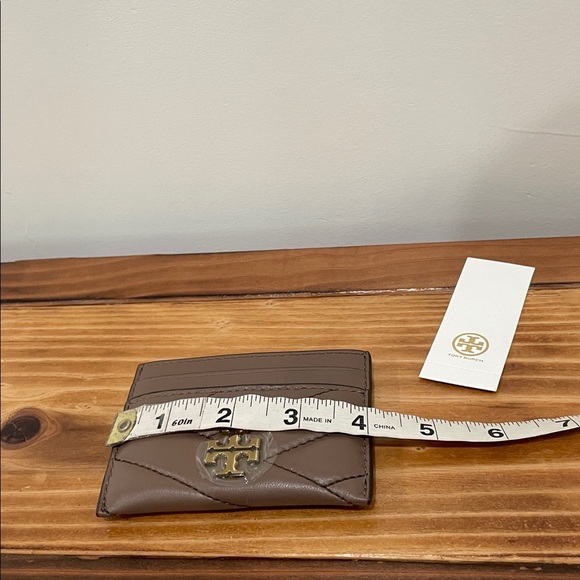 Tory Burch Kira Chevron Card Case Wallet In Classic Taupe NWT - Picture 9 of 10